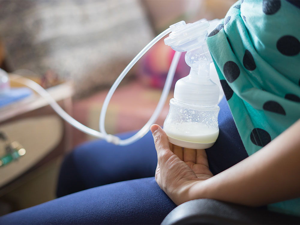 human breast milk expresssion using electronic pump